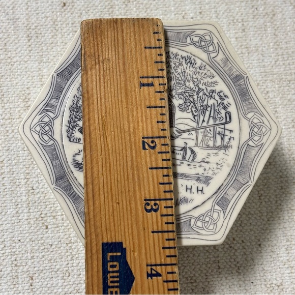 Vintage Comoy's Scrimshaw lidded Hexagon trinket box, Made In Great Britian, - Picture 5 of 6